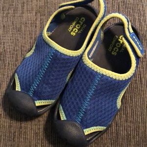 Dual crocs comfort water shoes